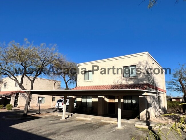 Building Photo - Two Bedroom in Oak Flower Neighborhood