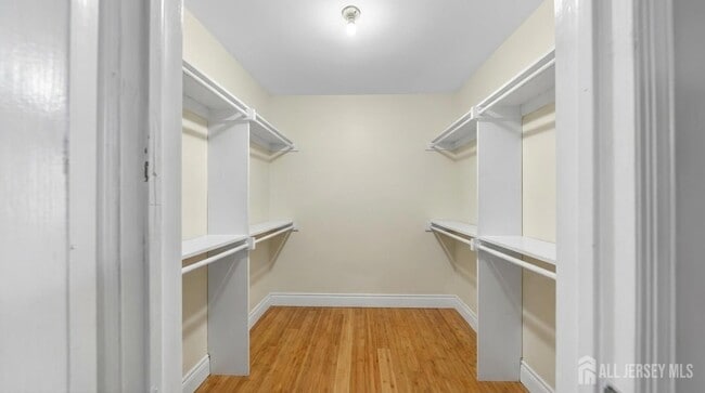 Building Photo - 14 Carteret St