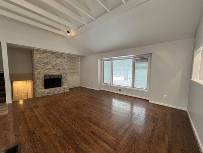 Building Photo - {10240}  Renovated Home in Cherry Hills+ H...