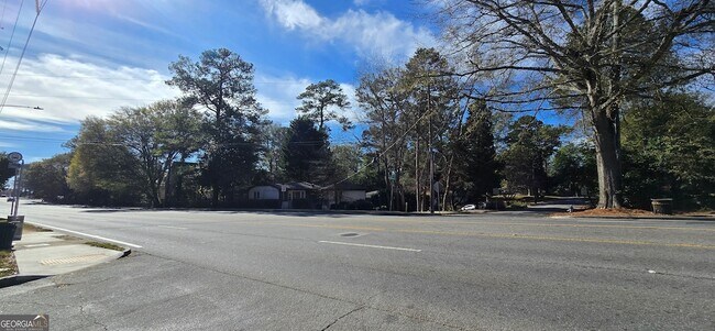 Building Photo - 5151 Roswell Rd