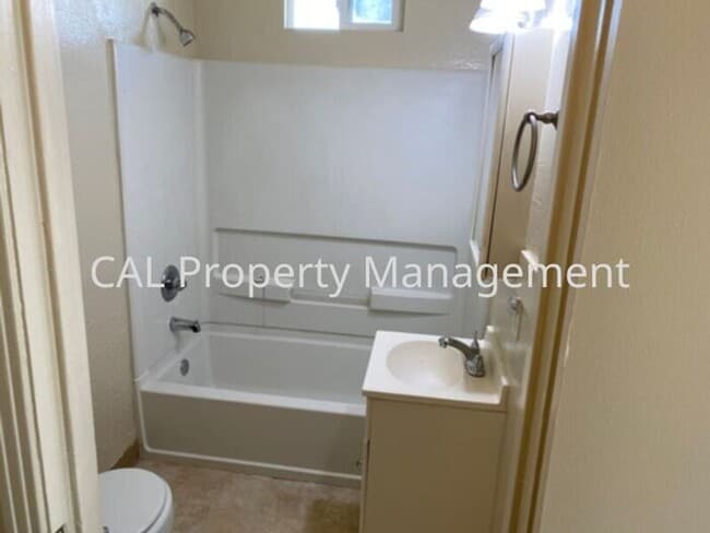 Building Photo - Two Bedroom for Rent in South Salinas, CA!