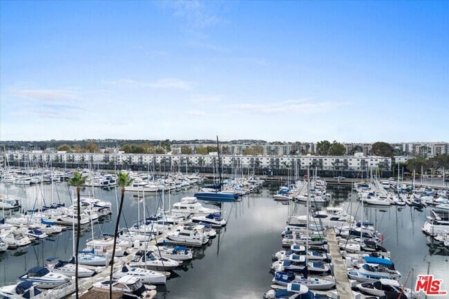 Building Photo - 4267 Marina City Dr