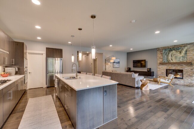 Building Photo - Beutiful 5 bedroom home on Wisti Lane!