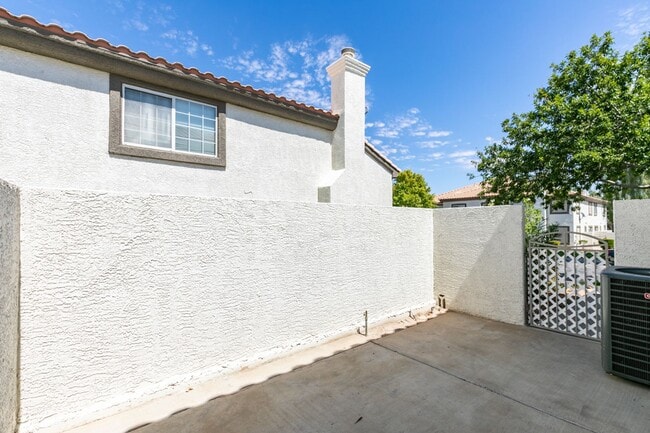 Building Photo - Coming Soon!! 3 Bedroom 2.5 Bathroom Townh...