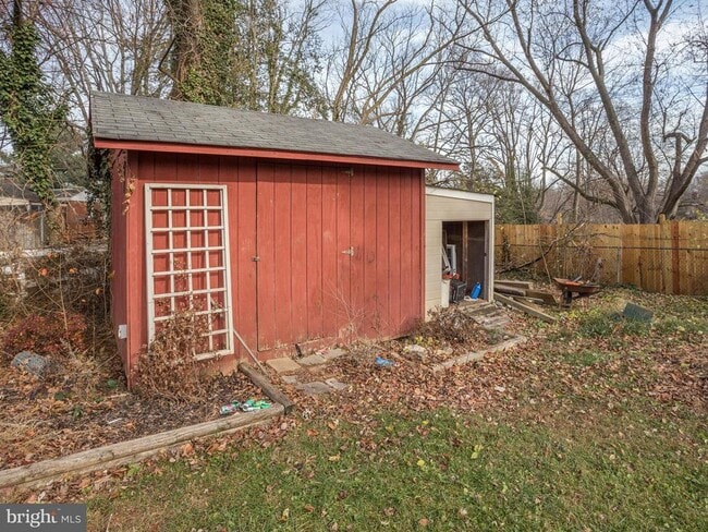 Building Photo - 3933 Fairview Dr
