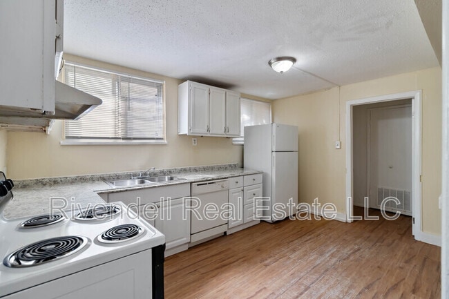 Building Photo - 14920 E 22nd Ave