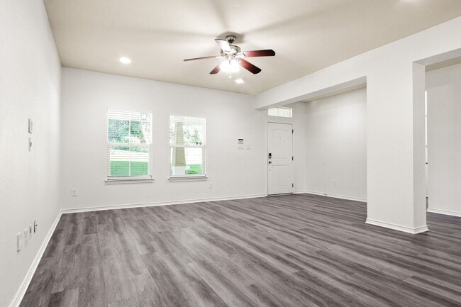 Building Photo - * MOVE IN SUMMER 6/23/2027 * 6 Bed 4 Bath ...