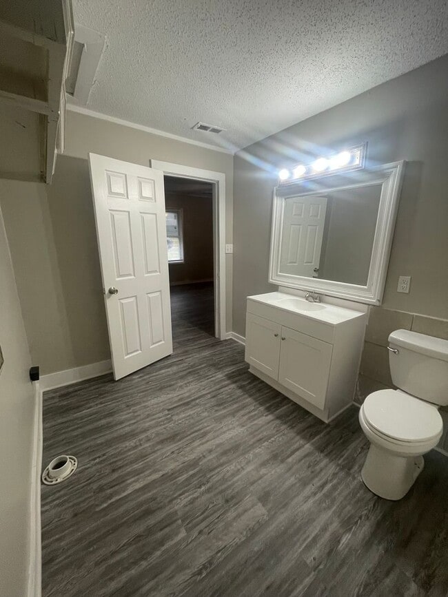 Building Photo - Newly renovated 3 bedroom 1 bath home . Located in Gastonia