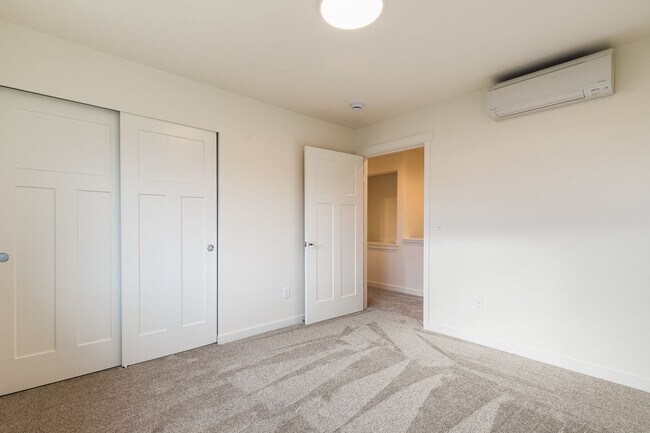 Building Photo - Halleck Townhomes Triplex