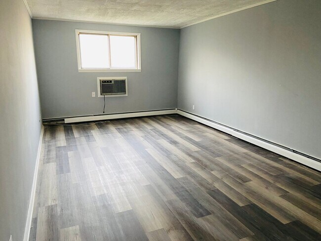 Building Photo - Beautiful Meadowood Condo Unit