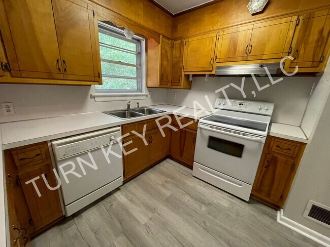 Building Photo - House for rent in Gardendale