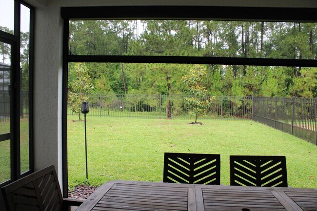 Building Photo - Spacious 5 Bedroom, 3 Bathroom in Gated Se...