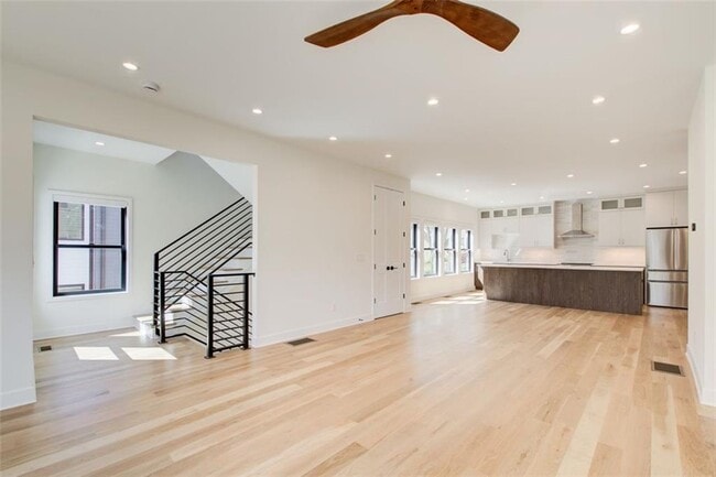 Building Photo - 1050 Snyder St NW