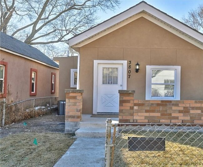 Primary Photo - 3807 E 12 Terrace