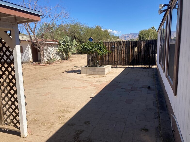 patio with mountain view - 5400 W Calle Cayeus