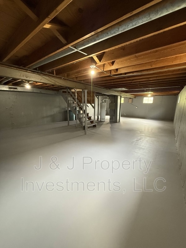 Building Photo - 1327 Melrose Ave