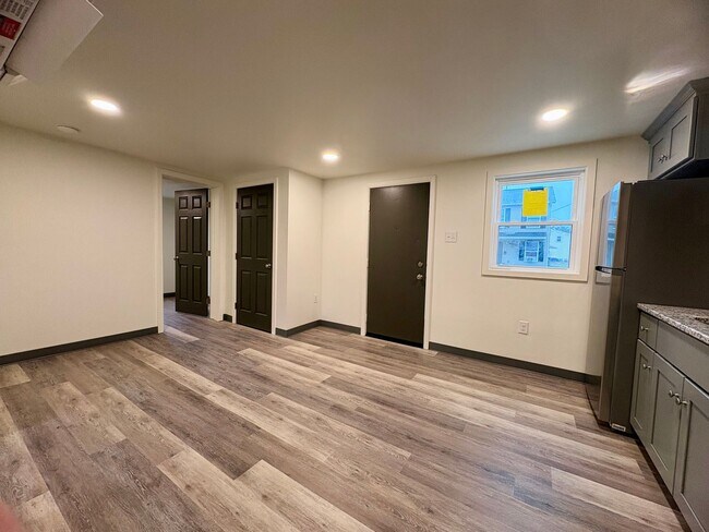 Building Photo - 202 S Lawrence St