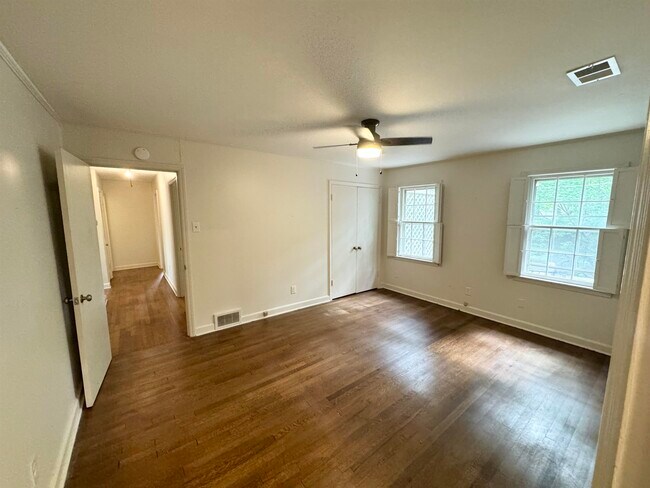 Building Photo - 115 Mary Ann Dr