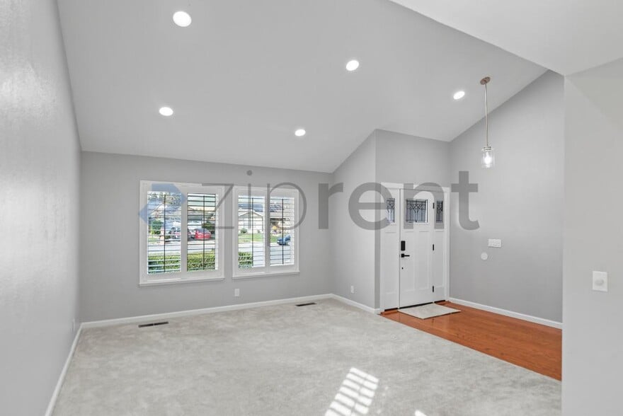 Building Photo - 1554 Gilbert Pl