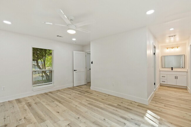 Building Photo - 15655 Regal Hill Cir