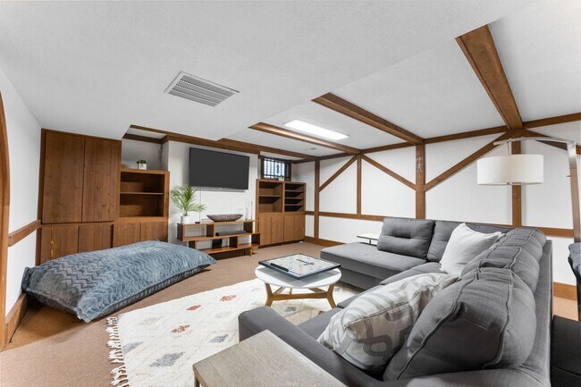 Building Photo - Fully Furnished Luxury Estate in Boise's Lower Highlands