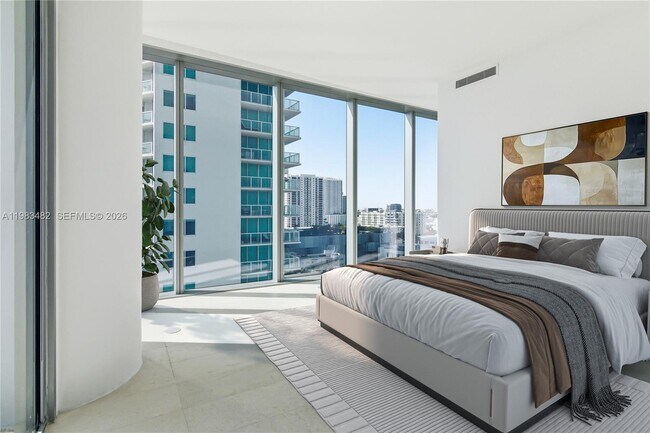 Building Photo - 700 NE 26th Terrace