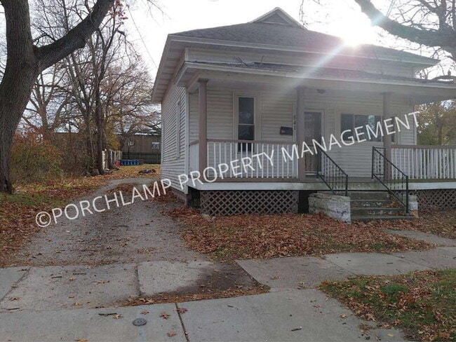 Building Photo - 541 W Grand Ave