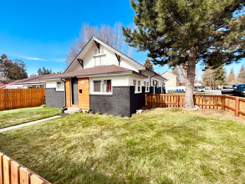 Unit 1 of 4 units. - 1069 N 1st St