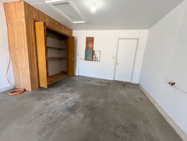 Building Photo - 301 N Cherry St