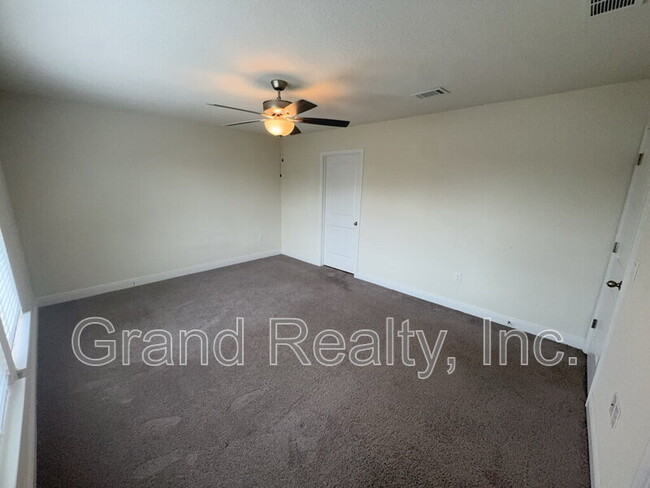 Building Photo - 4425 Village Oak Ln