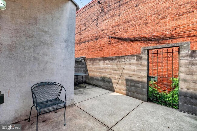 Building Photo - 1425 Jackson St