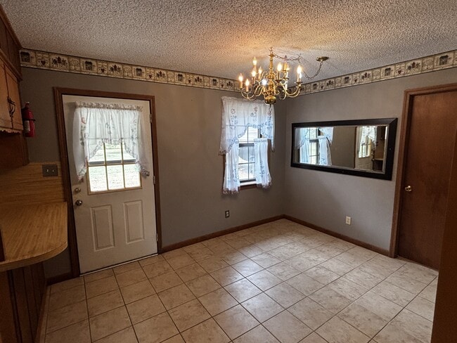 Building Photo - 6 Treva Ln