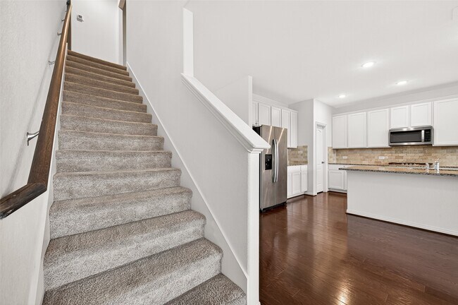 Building Photo - 8114 Royal Palm Ct