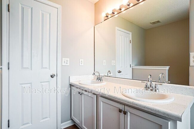 Building Photo - 6852 Harter Ct
