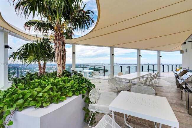 Building Photo - 501 NE 31st St