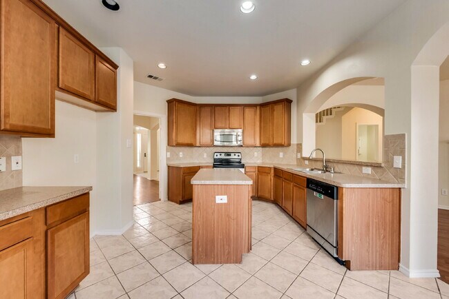 Building Photo - Great 4 bed 2 bathroom 2 story home minute...
