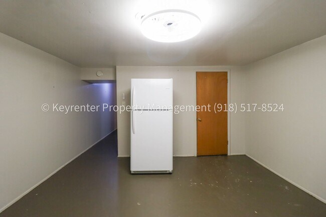 Building Photo - LOCATION LOCATION LOCATION!! Brookside Gem Available Immediately!