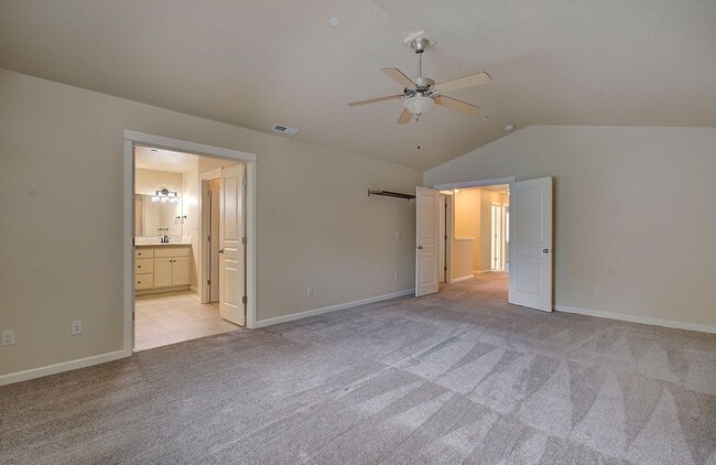 Building Photo - Charming 4 bd 2.5 ba Vancouver Home - Available Now!