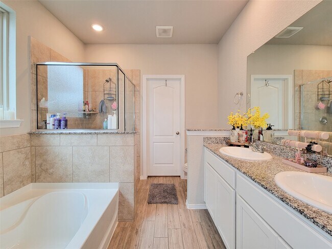Building Photo - 24811 Crimson Pine Dr