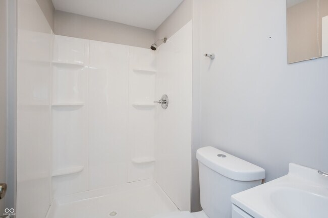 Building Photo - 607 Woods Crossing Dr