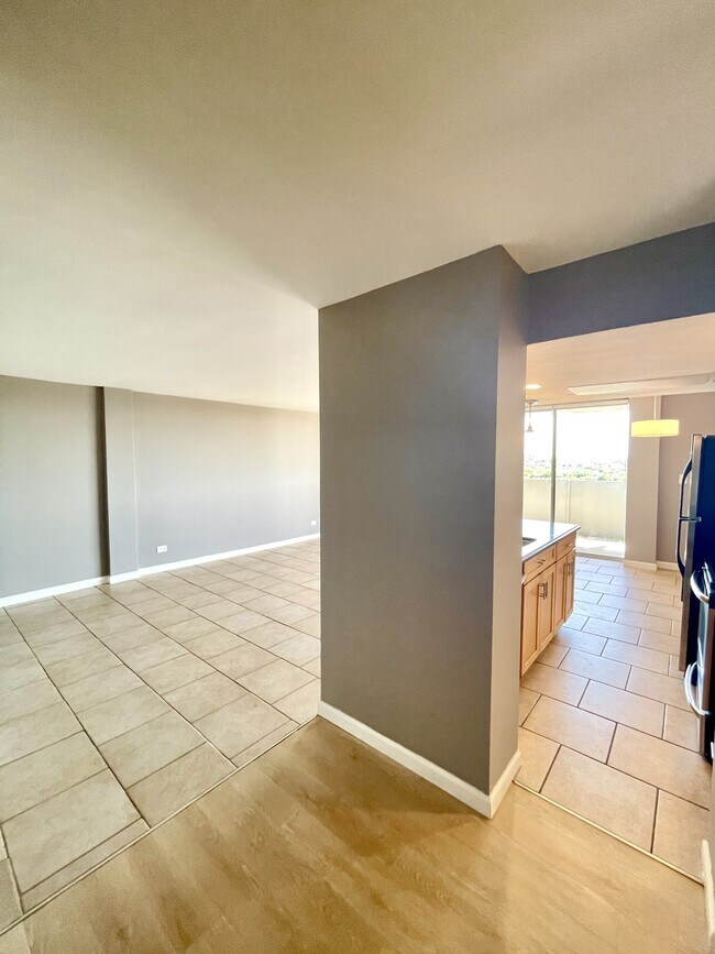Building Photo - 7039 San Pedro Ave