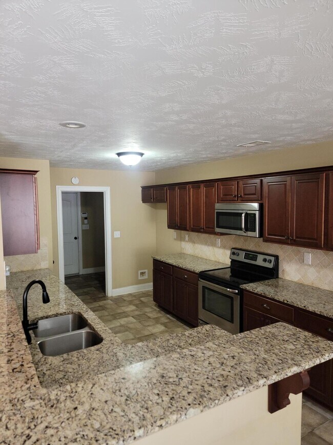 Building Photo - 2581 Kirby Ave