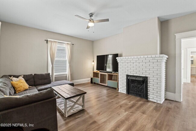 Building Photo - 2781 College St