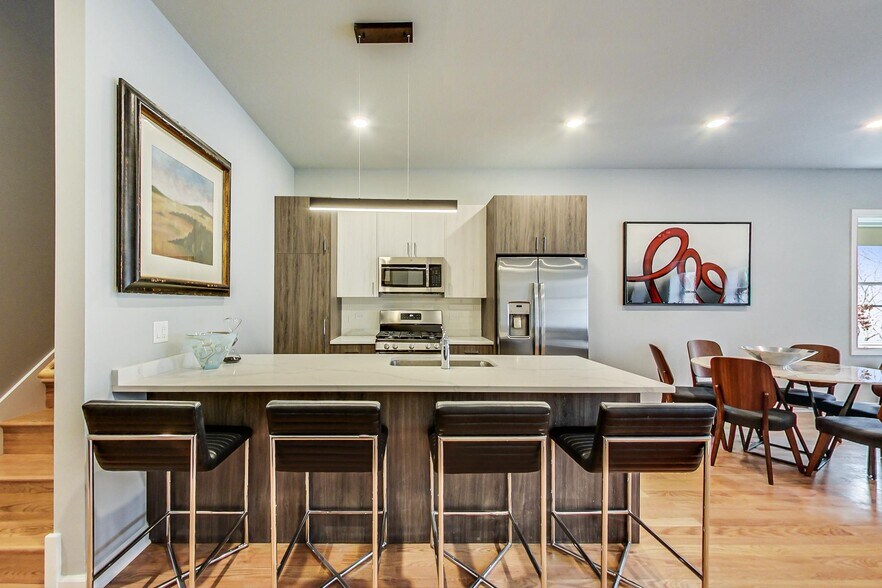 Building Photo - 5117 S Kenwood Ave