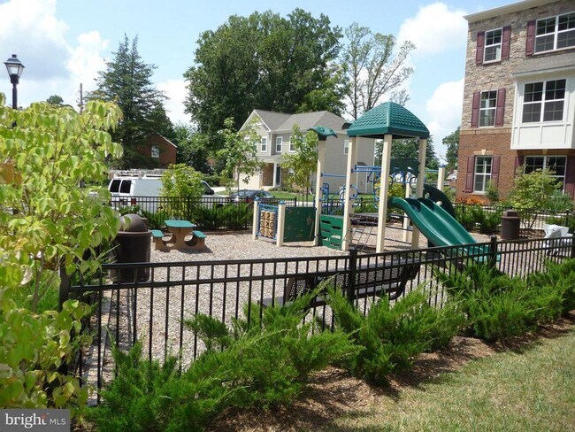 Building Photo - 2888 Findley Rd