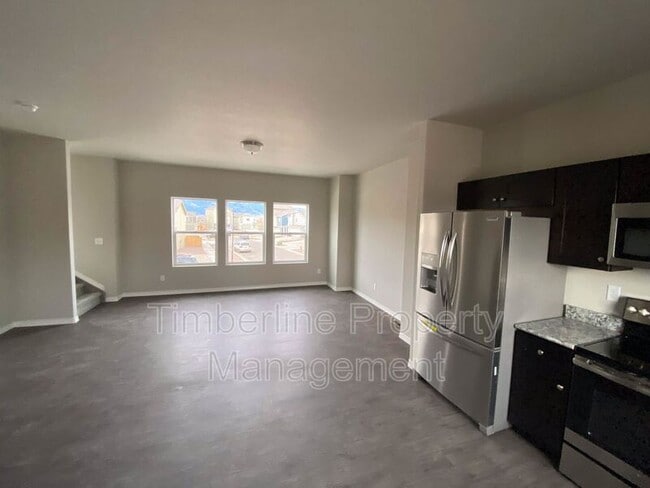 Building Photo - 889 Grissom Dr.