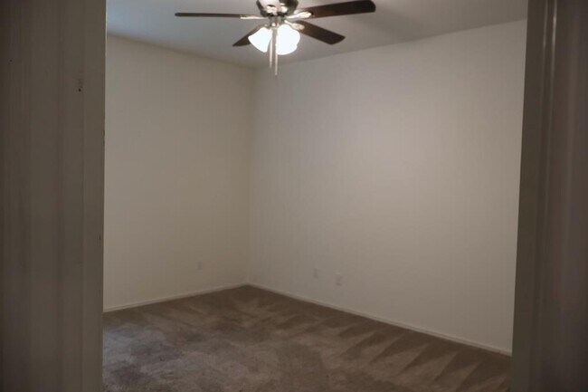Building Photo - 117 Galaxy Wy