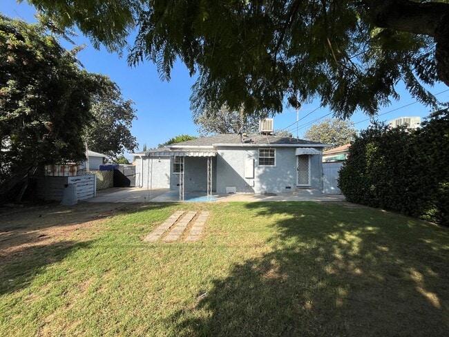 Building Photo - Panorama City 2+1 house w/garage + backyard! (8062 Lennox)