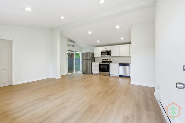 Building Photo - 2004 SE 143rd Ave