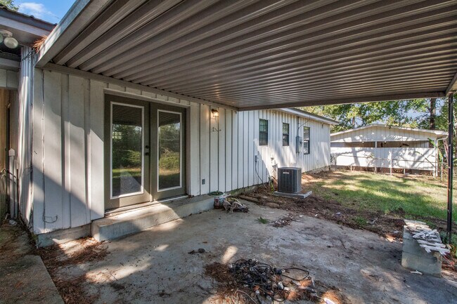Building Photo - 704 Berkshire St